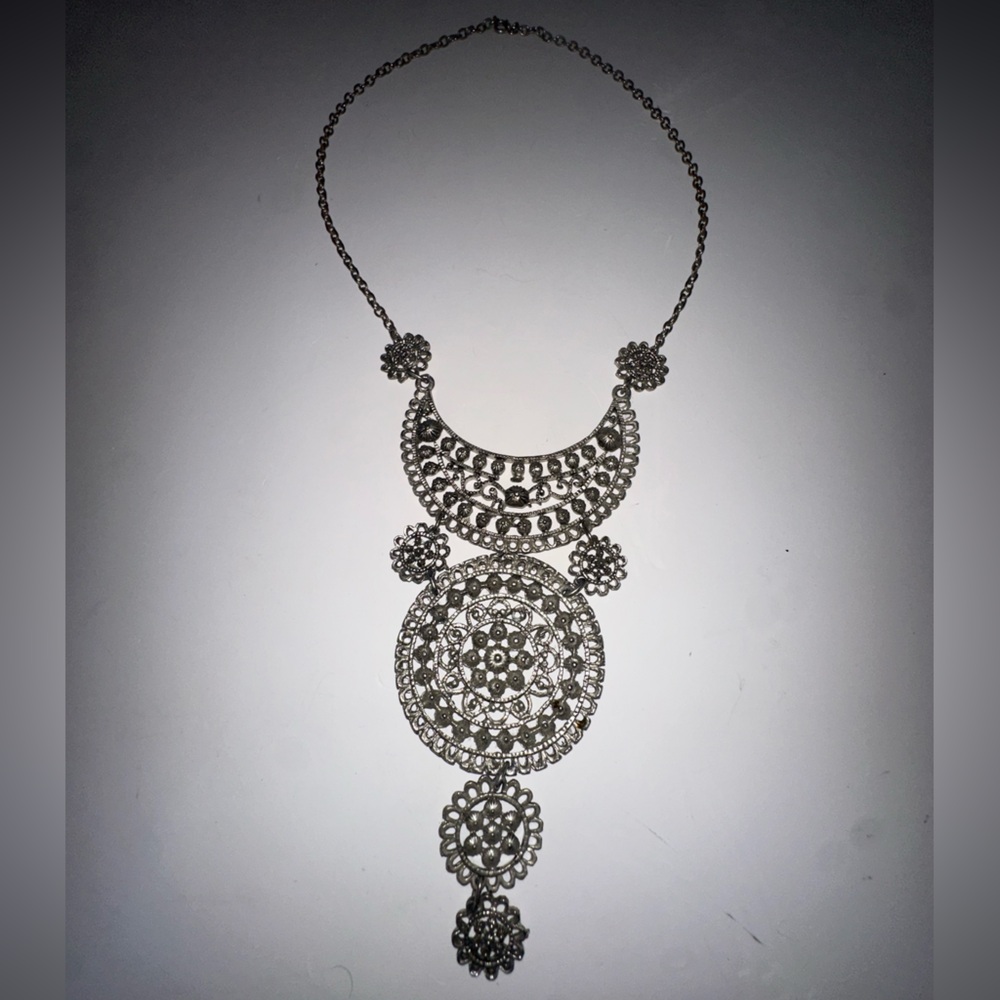 Elegant Silver Filigree Necklace